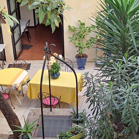Sous Le Neflier Bed & Breakfast Nîmes Exterior foto