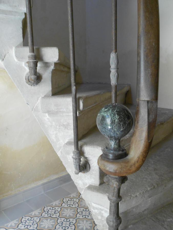 Sous Le Neflier Bed & Breakfast Nîmes Exterior foto