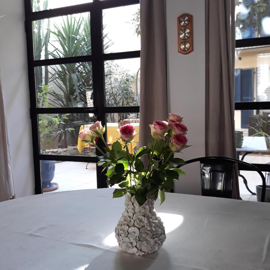 Sous Le Neflier Bed & Breakfast Nîmes Exterior foto